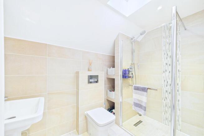 5 bed Detached for sale Image 10