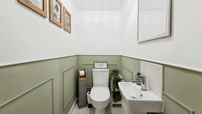 4 bed Detached for sale Image 5