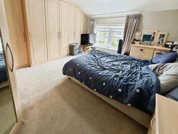 4 bed Semi-Detached for sale Image 10