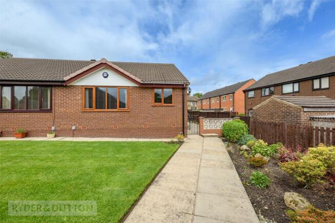 2 bed Bungalow for sale in huddersfield