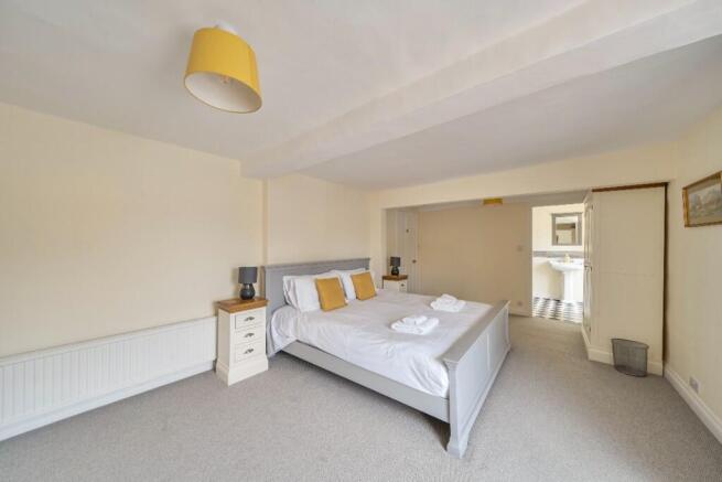 4 bed Terraced for sale Image 8