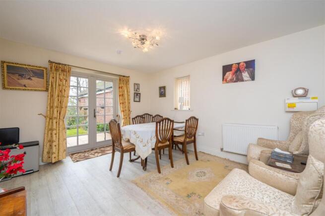 4 Ivy Close-39.jpg