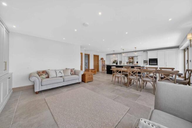 4 bed Detached for sale Image 4