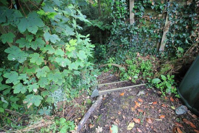 steps down to rear valley