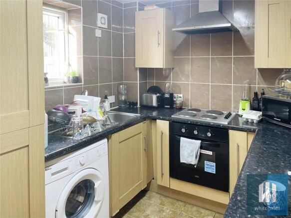 2 bed Terraced to rent Image 6