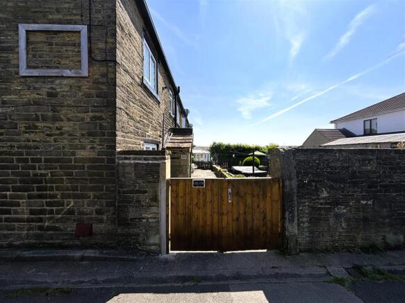 2 bed Terraced for sale Image 7