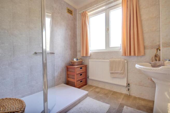 4 bed Semi-Detached for sale Image 11