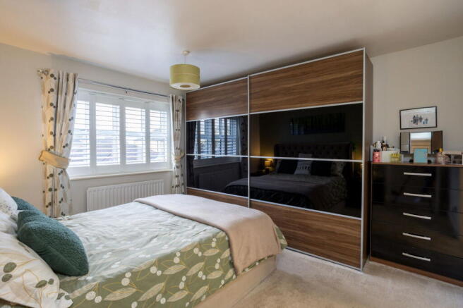 5 bed Detached for sale Image 11