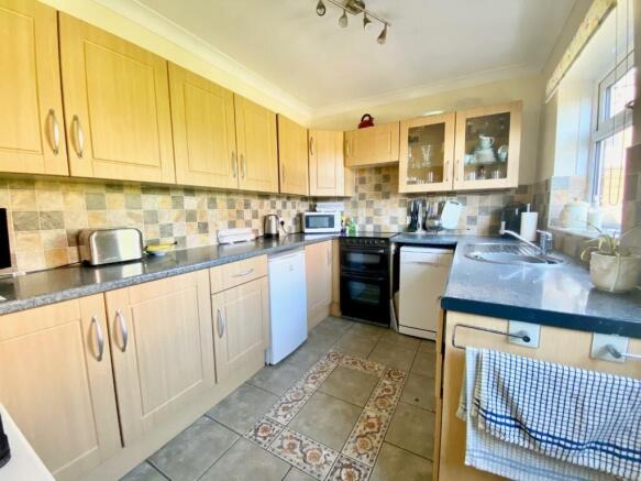 kitchen 1.jpg