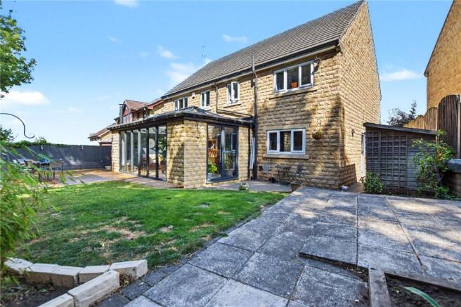5 bed Detached for sale Image 8