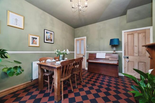 3 bed Town House for sale Image 6