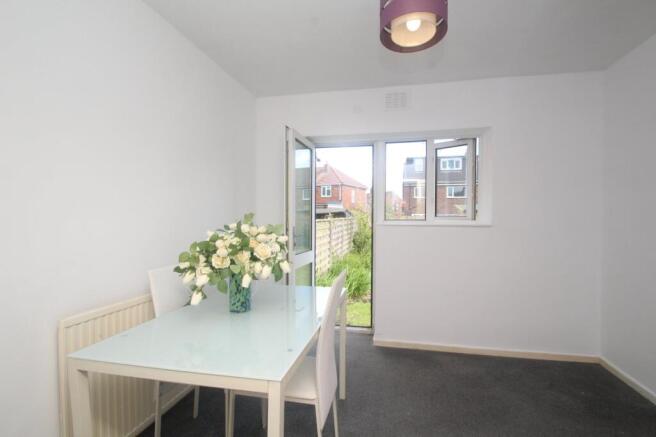 3 bed Semi-Detached to rent Image 8