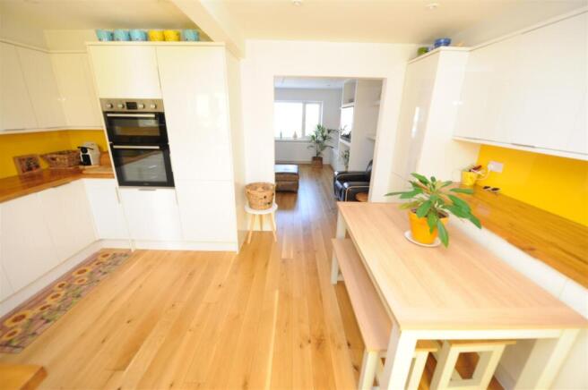 3 bed Town House for sale Image 9