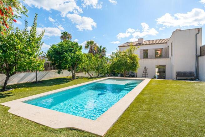 Exterior and Pool (1