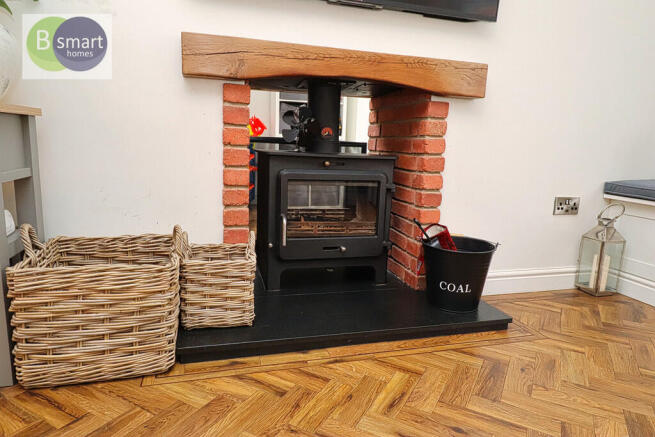 5 bed Detached for sale Image 9