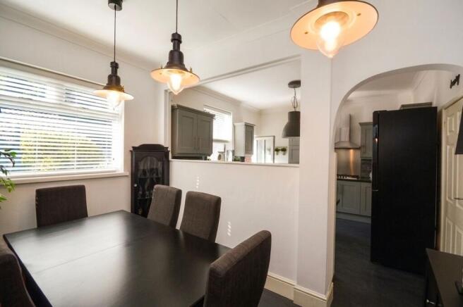 4 bed Semi-Detached for sale Image 4