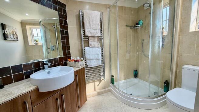 EN-SUITE SHOWER ROOM