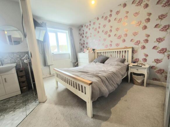 3 bed House to rent Image 6