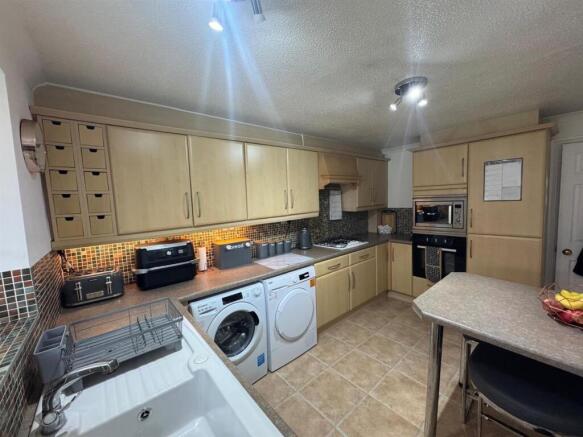 4 bed Detached for sale Image 6