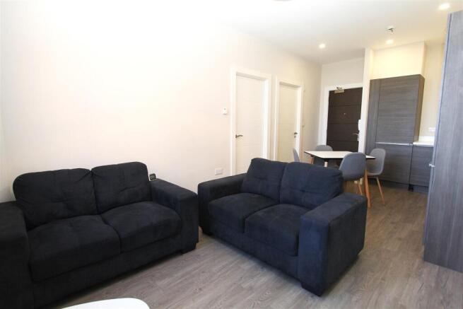 1 bed Flat to rent Image 4
