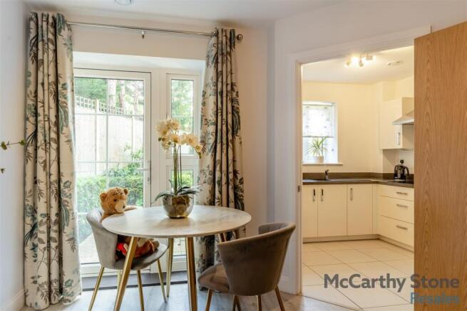 8698874-interior07.jpg