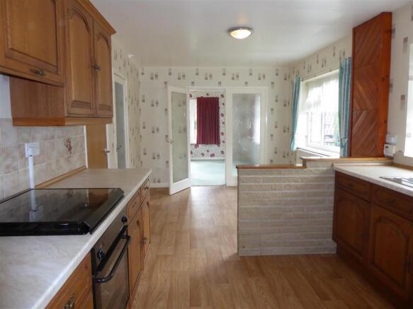 KITCHEN/BREAKFAST ROOM