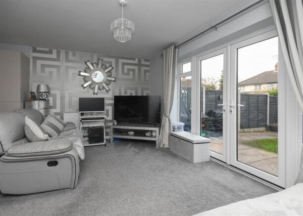 7 The Mews - Living Area (2).jpg