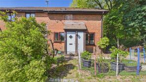 15, Medhurst Close, Chobham, Woking GU24 8PA