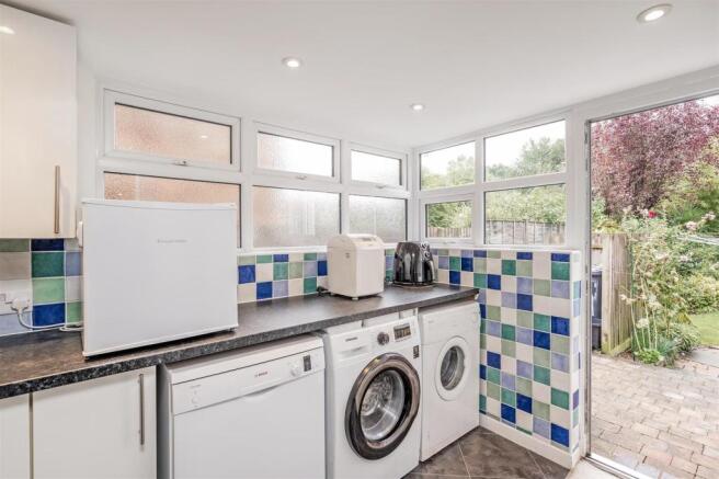 87 Dene Court Road-11_lo.jpg