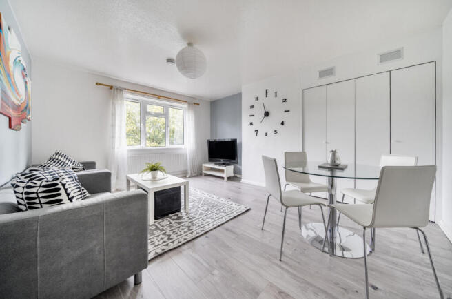 1346152-4-68b1652...