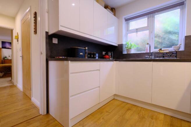 White gloss wall & base units