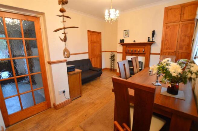 DiningRoom1.JPG