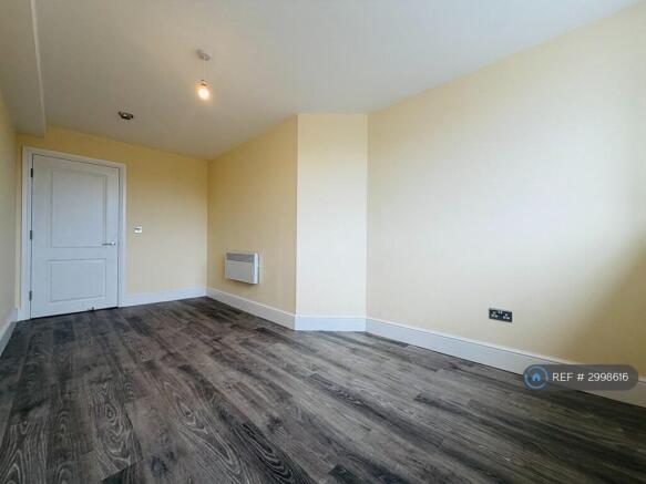 2 bed Flat to rent Image 6