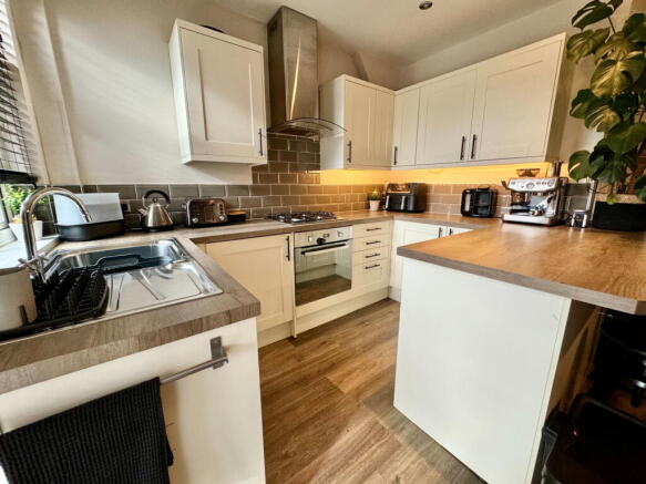 3 bed Semi-Detached for sale Image 5