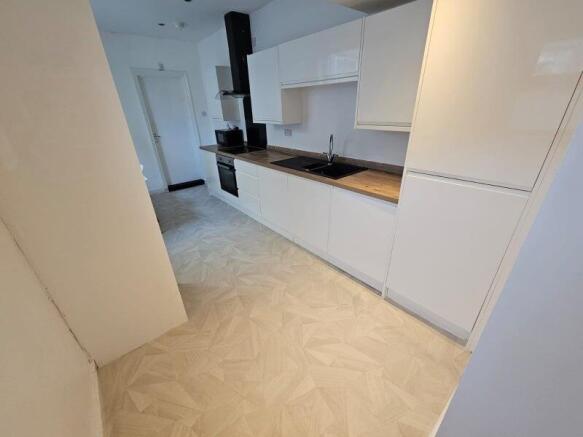 2 bed House Share to rent Image 10