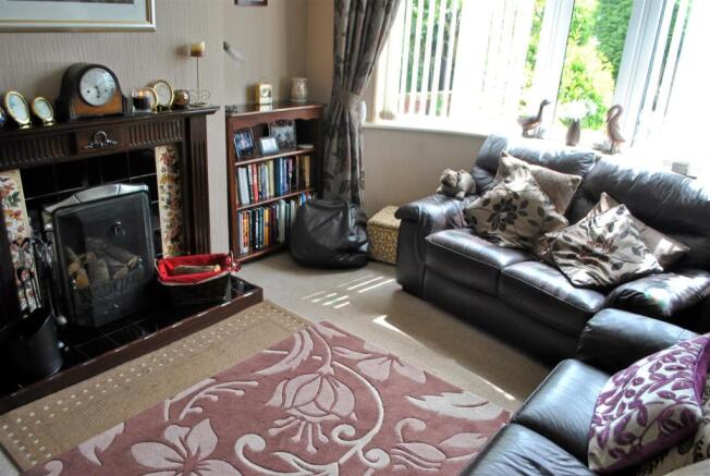BAY FRONTED LOUNGE