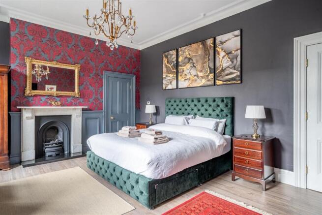 4 bed Terraced to rent Image 9