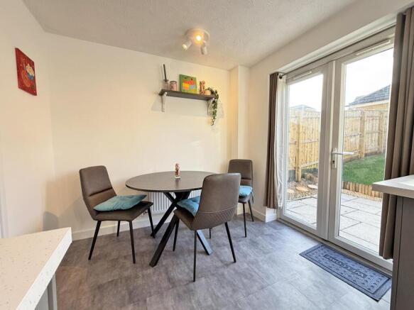 Frobisher Approach 28 - Dining.jpg