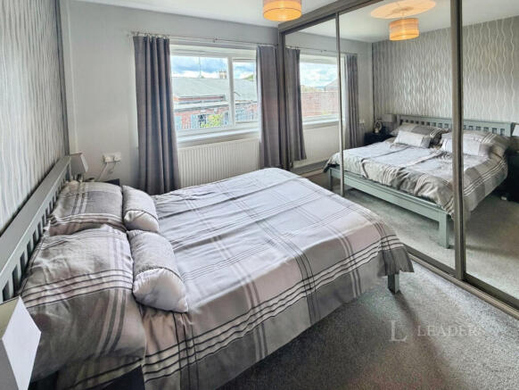 3 bed Flat to rent Image 8
