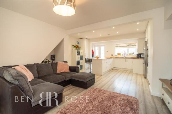 Lounge/Kitchen/Breakfast Room