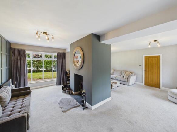 6 bed Detached for sale Image 10