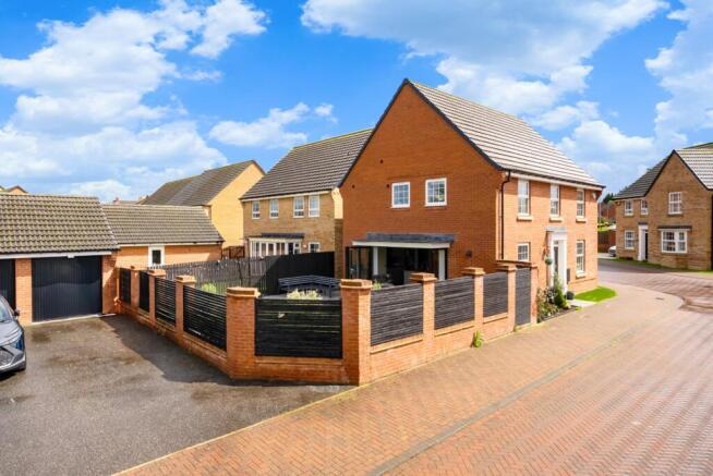 4 bed Detached for sale Image 11