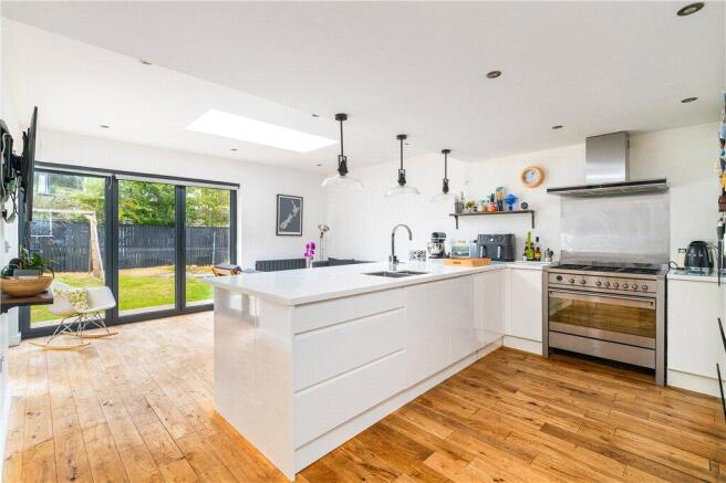 4 bed Detached for sale Image 4