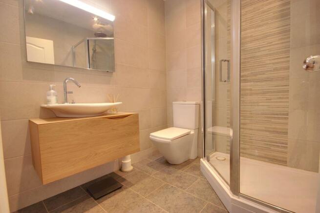 Ensuite to Bed 2
