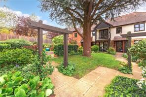 Flat 9, Slade Court, Watling Street, Radlett WD7 7BT