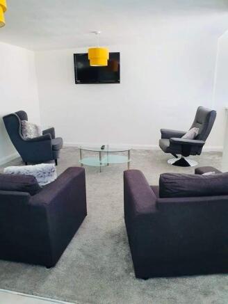 3 bed Apartment to rent Image 4
