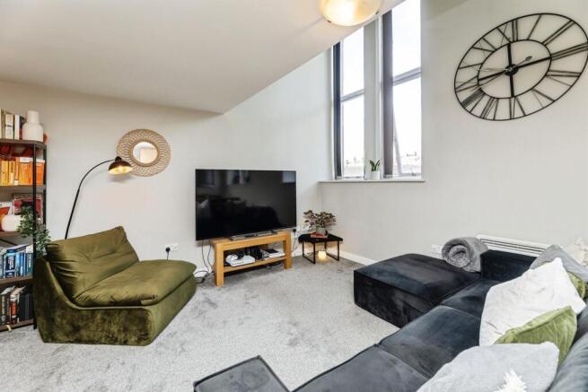 2 bed Apartment for sale Image 4