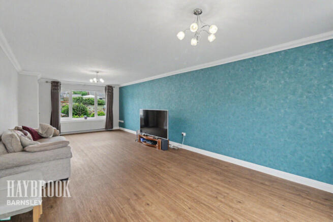 4 bed Detached for sale Image 8