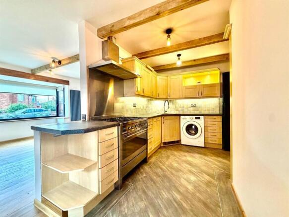 2 bed Semi-Detached Bungalow to rent Image 6