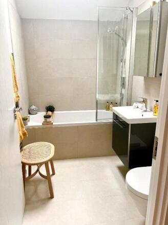 2 bed Flat for sale Image 10